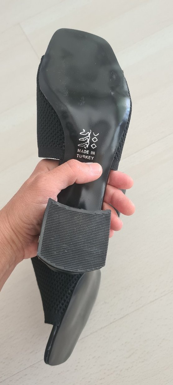 YENİ KUTUSUNDA ŞIK VE RAHAT TERLİKLER - Görsel 4