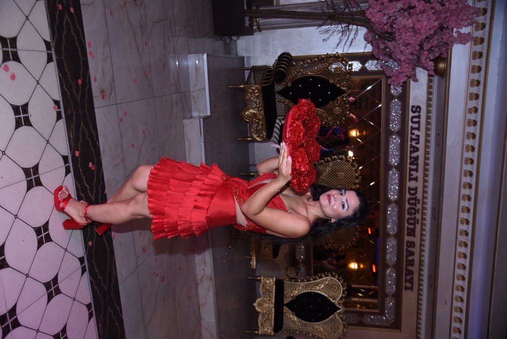 Kırmızı Mini Straplez Volanlı Kokteyl Elbisesi - Görsel 2