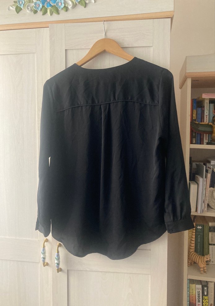 Siyah V-Yaka Uzun Kollu H&M  Gömlek - Görsel 4