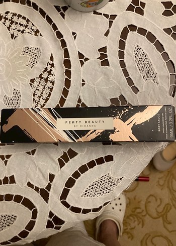 Fenty Beauty vücut bronzer