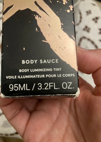 Beden Fenty Beauty vücut bronzer