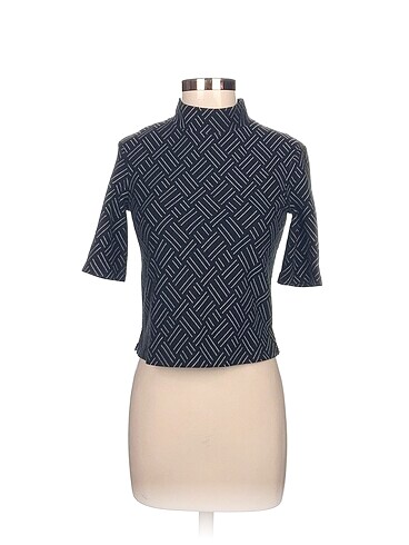 Zara T-shirt %70 İndirimli.