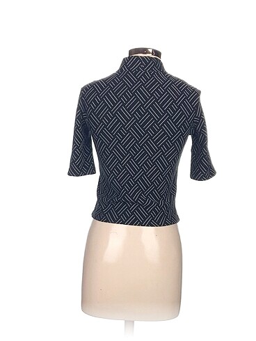 s Beden Zara T-shirt %70 İndirimli.