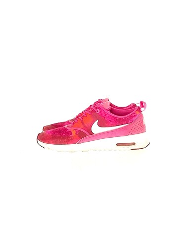 Nike Spor Ayakkabı %70 İndirimli.