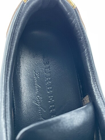 36 Beden siyah Renk Burberry Spor Ayakkabı %70 İndirimli.