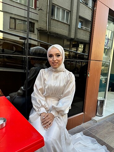Tasarımcı Tesettür söz nişan elbisesi ve şal