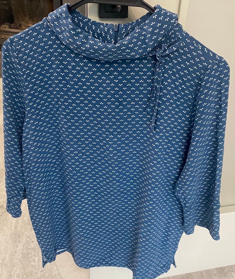 Mavi Drapeli Yüksek Yakalı - Görsel 4