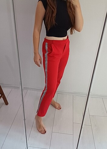 Simli şeritli kırmızı kumaş pantolon