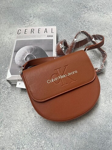 Calvin Klein - Sculpted Saddle-
