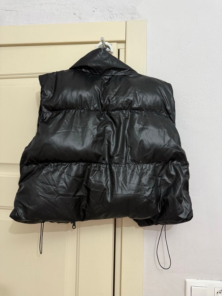 Tokalı, Yüksek Yakalı Siyah Kadın Yelek - Görsel 2