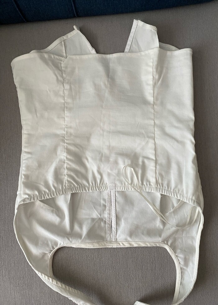 Stradivarius pencere detaylı halter top - Görsel 4