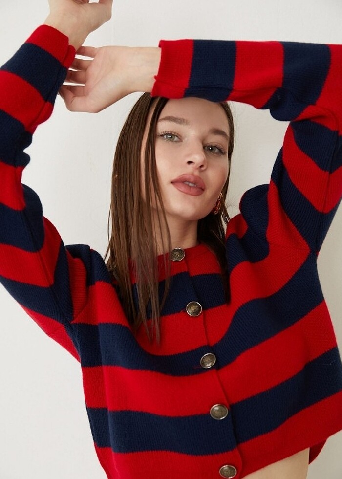 Lacivert şeritli gold düğmeli hırka - Görsel 5