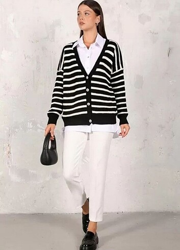 Çizgi detaylı düğmeli hırka - Görsel 2