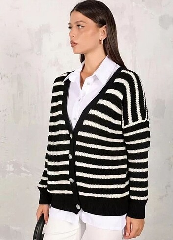 Çizgi detaylı düğmeli hırka - Görsel 5