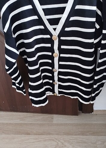 Çizgi detaylı düğmeli hırka - Görsel 8