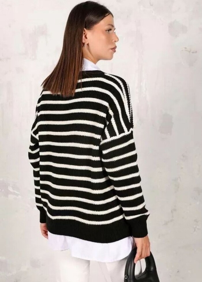 Çizgi detaylı düğmeli hırka - Görsel 3