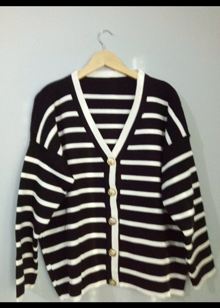 Çizgi detaylı düğmeli hırka - Görsel 4