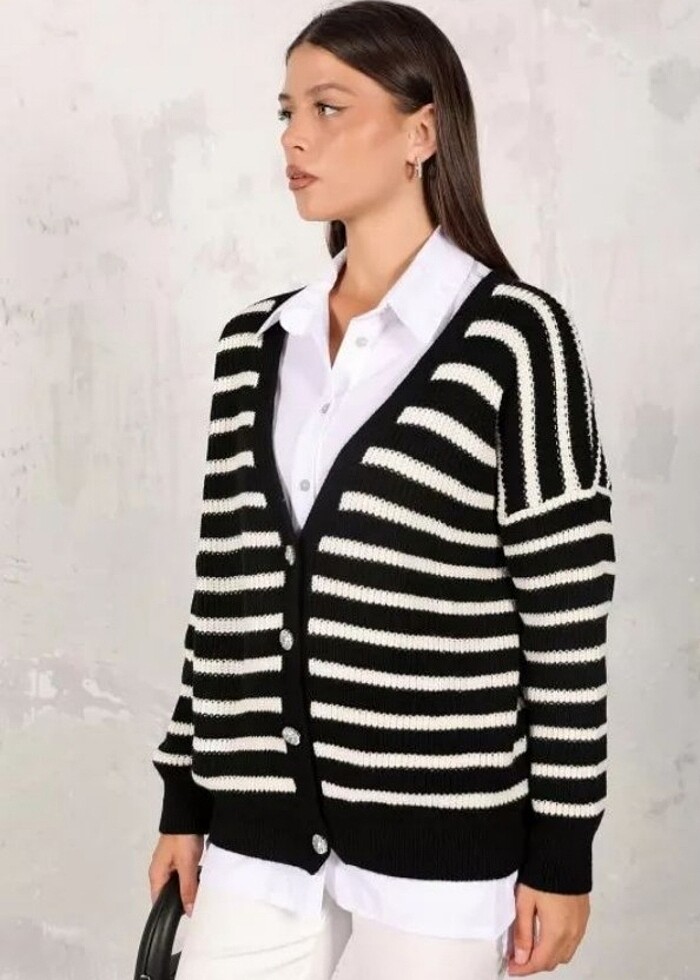 Çizgi detaylı düğmeli hırka - Görsel 5