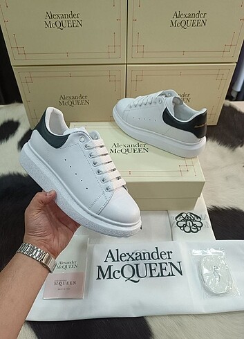 45 Beden Alexander McQueen BEYAZ KELEBEK SİYAH 