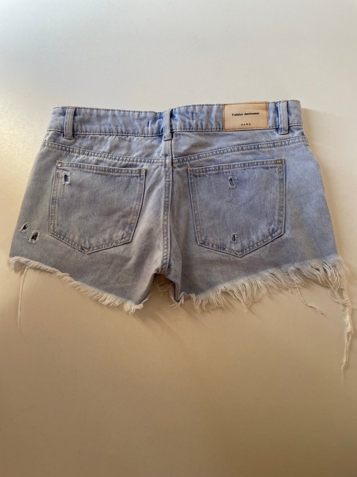 Zara Kadın açık mavi Mini Düğmeli Denim Şort - Görsel 3