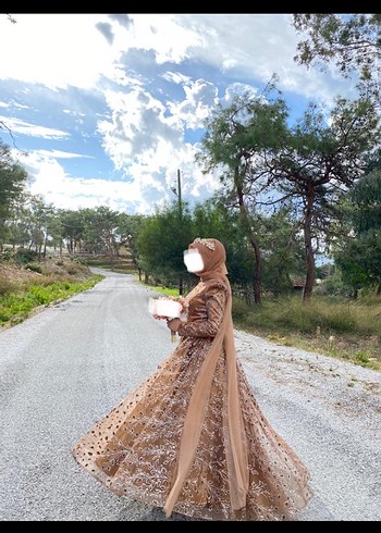 Altın Renkli Uzun Kollu Drape İşlemeli Abiye - Görsel 4