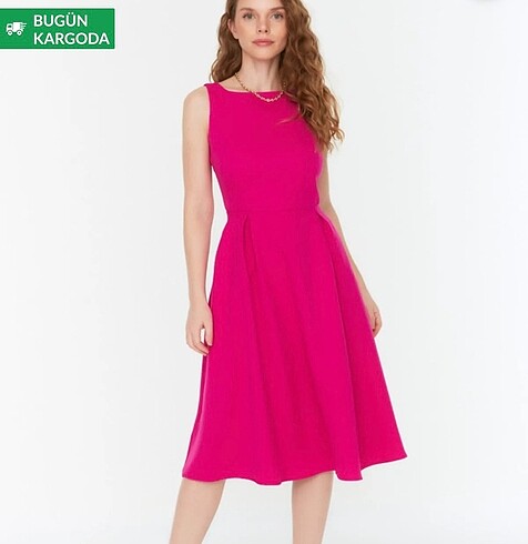 Pembe elbise