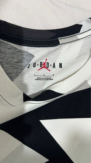 l Beden Jordan Tshirt