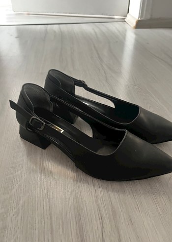 Siyah Kadın Tokalı Topuklu Klasik Ayakkabı