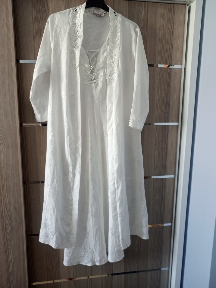 Beyaz Nakışlı V YakaSabahlığı - Görsel 5