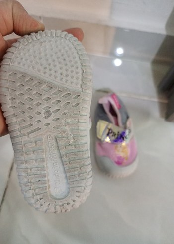 Kız Çocuk Pembe Prenses Desenli Kaydırmaz Terlik - Görsel 3