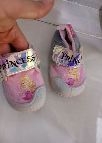 Kız Çocuk Pembe Prenses Desenli Kaydırmaz Terlik - Görsel 2