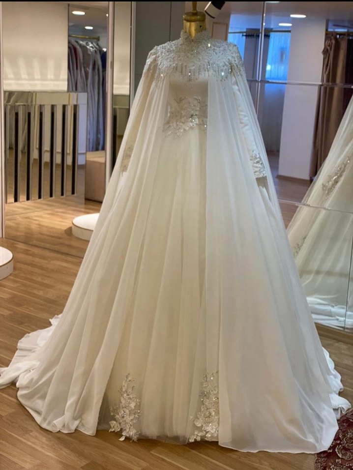 Yüksek Yakalı Beyaz İşlemeli Uzun Kollu tesettür gelinlik - Görsel 5