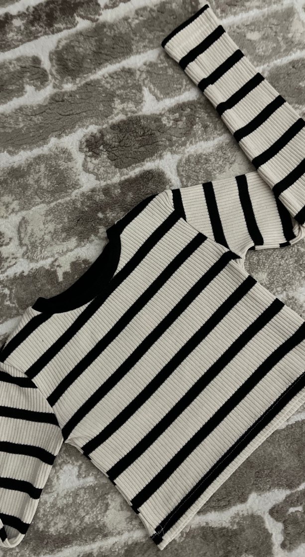 Siyah Çizgili Örgü crop kazak - Görsel 2