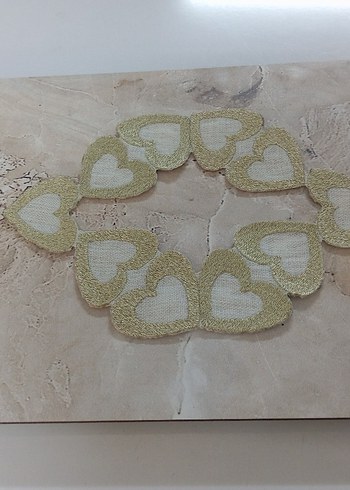 Kalp gold nakışlı kahve sunum - Görsel 2