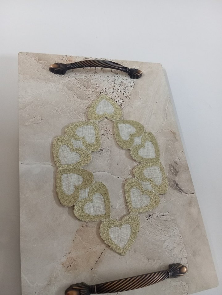 Kalp gold nakışlı kahve sunum - Görsel 3