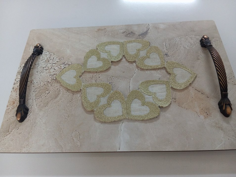 Kalp gold nakışlı kahve sunum - Görsel 2