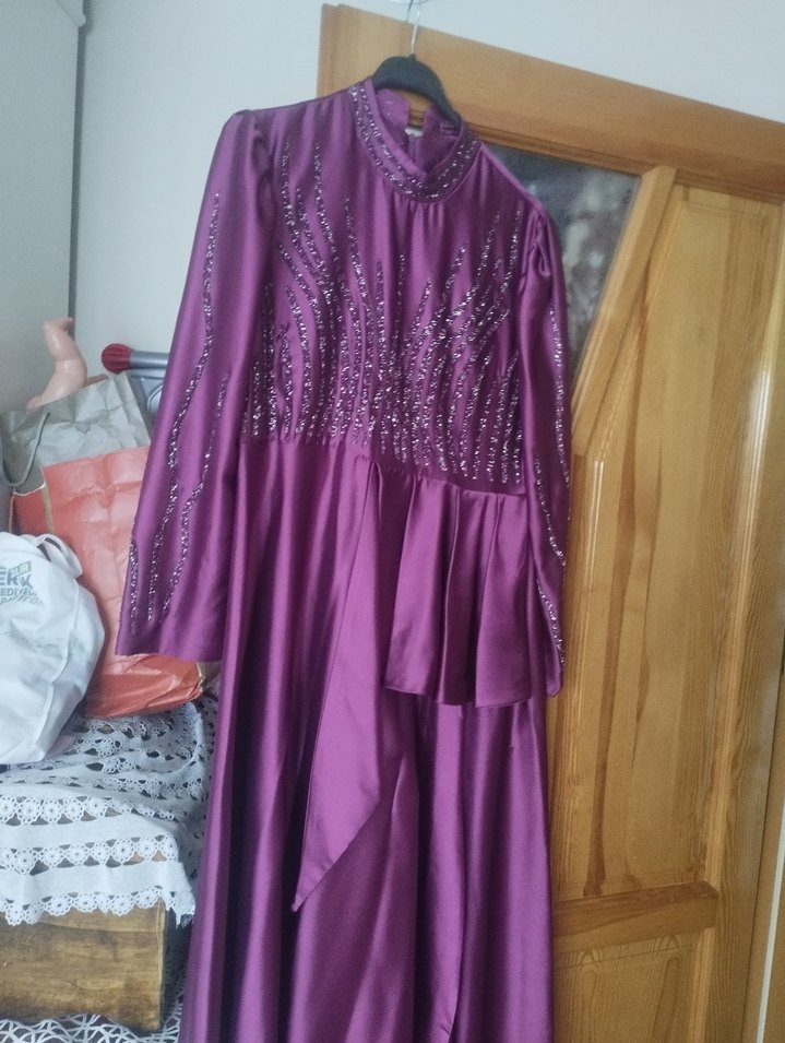 Uzun Kollu Pembe İşlemeli Abiye Elbise - Görsel 2