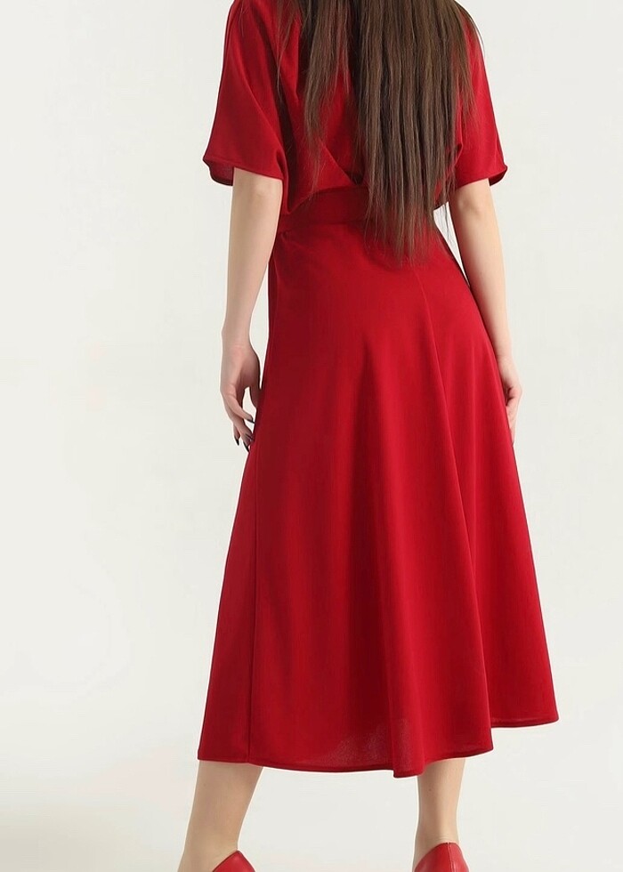 Kırmızı elbise - Görsel 2