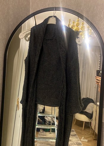 Uzun Gri Triko Boğazlı Kolsuz Hırka - Görsel 2