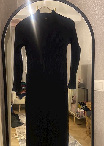 Siyah Uzun Kollu Yüksek Yakalı Dar Kesim Elbise - Görsel 3