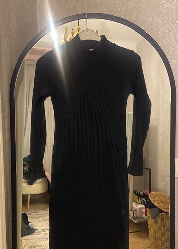 Siyah Uzun Kollu Yüksek Yakalı Dar Kesim Elbise - Görsel 4