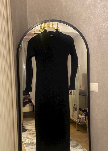 Siyah Uzun Kollu Yüksek Yakalı Dar Kesim Elbise - Görsel 2