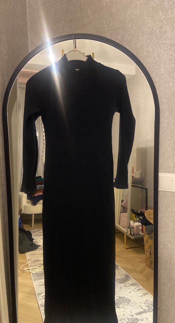 Siyah Uzun Kollu Yüksek Yakalı Dar Kesim Elbise - Görsel 3