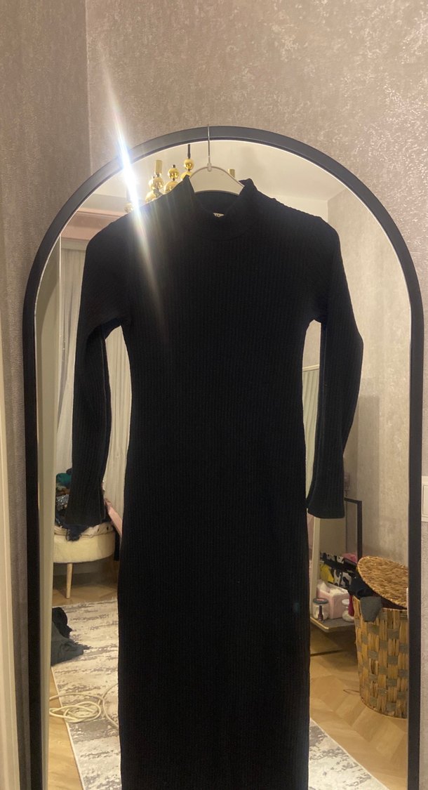 Siyah Uzun Kollu Yüksek Yakalı Dar Kesim Elbise - Görsel 4