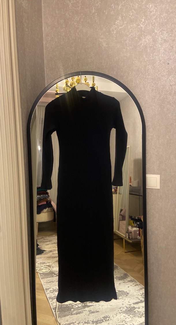 Siyah Uzun Kollu Yüksek Yakalı Dar Kesim Elbise - Görsel 2