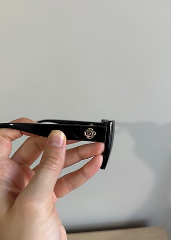 Parlak Siyah Kadın Güneş Gözlüğü - Görsel 4