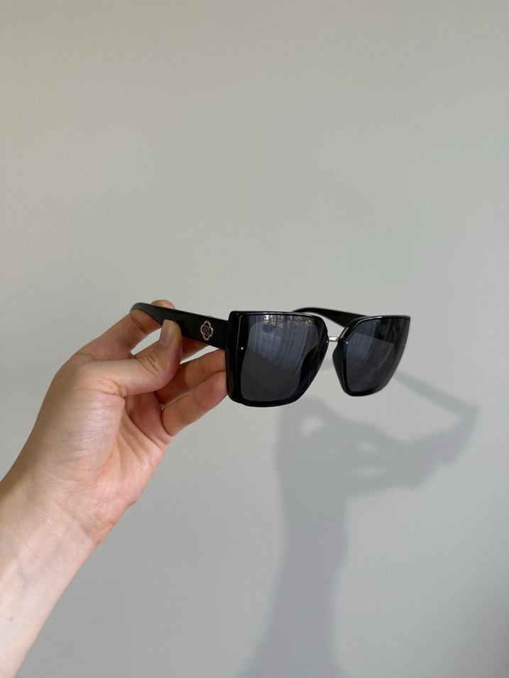 Parlak Siyah Kadın Güneş Gözlüğü - Görsel 3