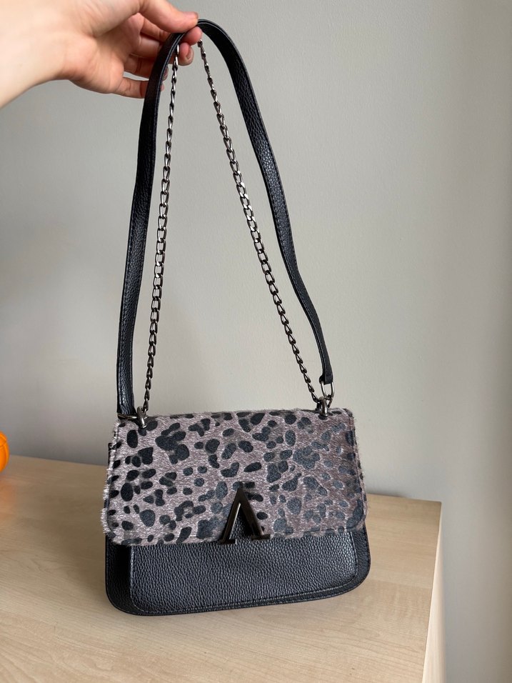 Gri Leopar Desenli Zincir Detaylı Çanta - Görsel 3