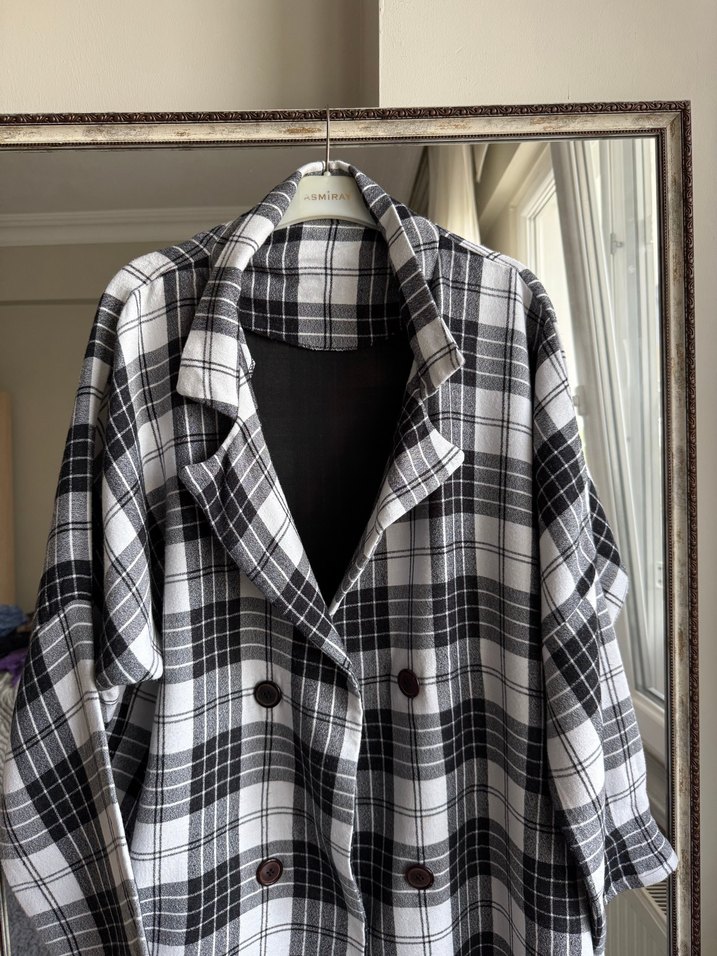 Düğmeli Ekose Desenli Uzun Kadın Ceket - Görsel 3
