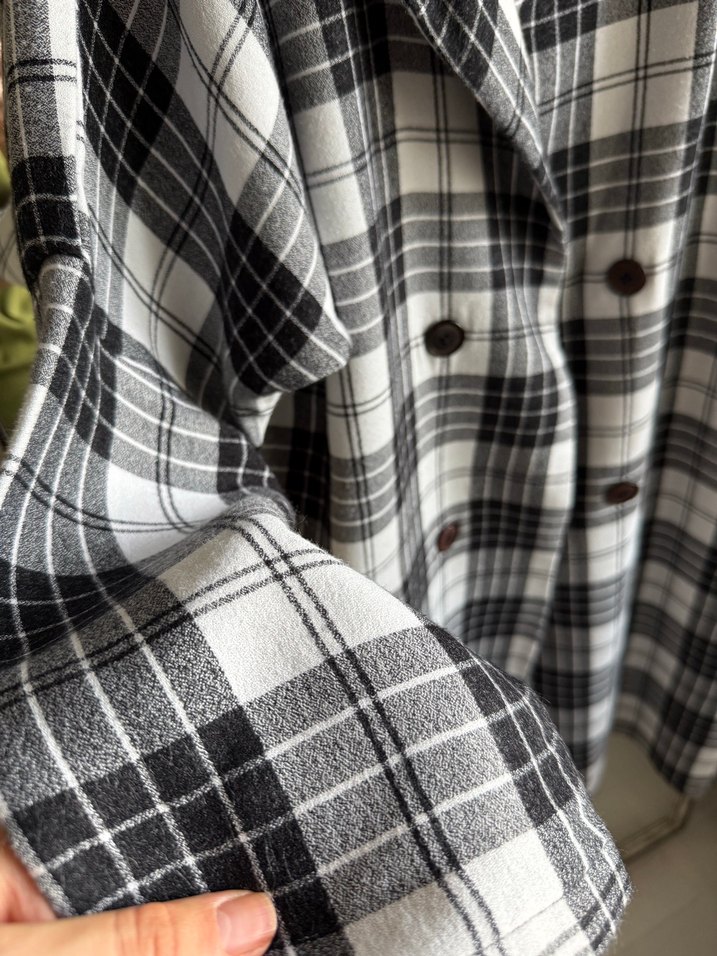 Düğmeli Ekose Desenli Uzun Kadın Ceket - Görsel 2